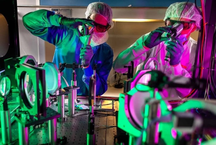 При первом же запуске лазерная система ZEUS сгенерировала мощность, в 100 раз превышающую потребление всей планеты