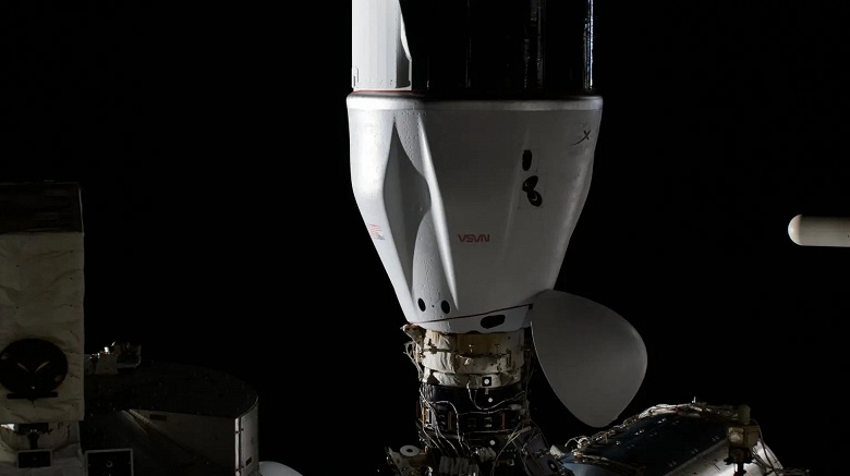 В отличие от &laquo;Прогрессов&raquo;, которые сгорают на работе, эти герои возвращаются невредимыми. Корабль Dragon доставит 1700 кг научных материалов на Землю