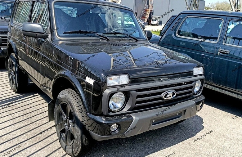 Это новая Lada Niva Legend Black со светодиодным освещением и противотуманными фарами. Инсайдер показал внедорожник на фото