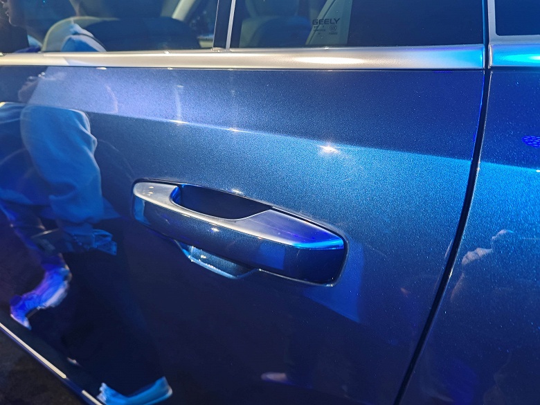 Крутой аналог Mercedes-Maybach GLS и BMW X7. Представлен роскошный шестиместный внедорожник Geely Galaxy M9 с расходом 4,8 л/100 км и динамикой спорткара