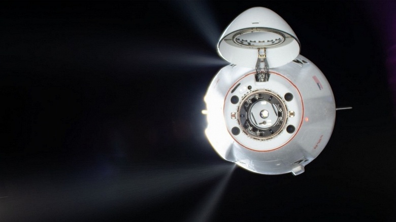 Пока «Прогрессы» один за другим сгорают на работе, эти корабли всегда возвращались: Dragon успешно отстыковался от МКС и направляется к Земле - 1 Пока «Прогрессы» один за другим сгорают на работе, эти корабли всегда возвращались: Dragon успешно отстыковался от МКС и направляется к Земле