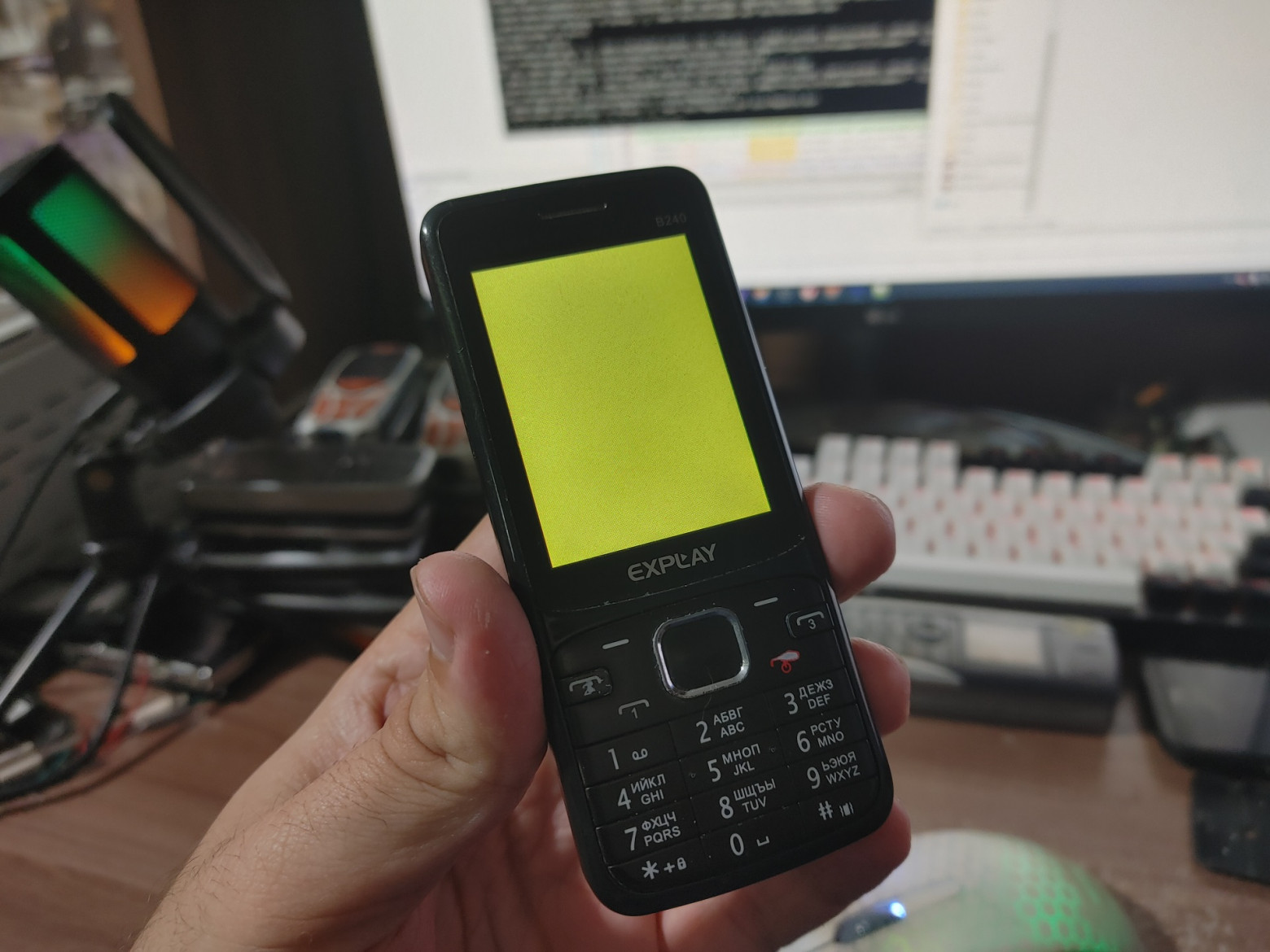 Рецепт фасолей: как я отреверсил бюджетный кнопочный телефон, хакнул его и научил запускать нативные программы на C - 17