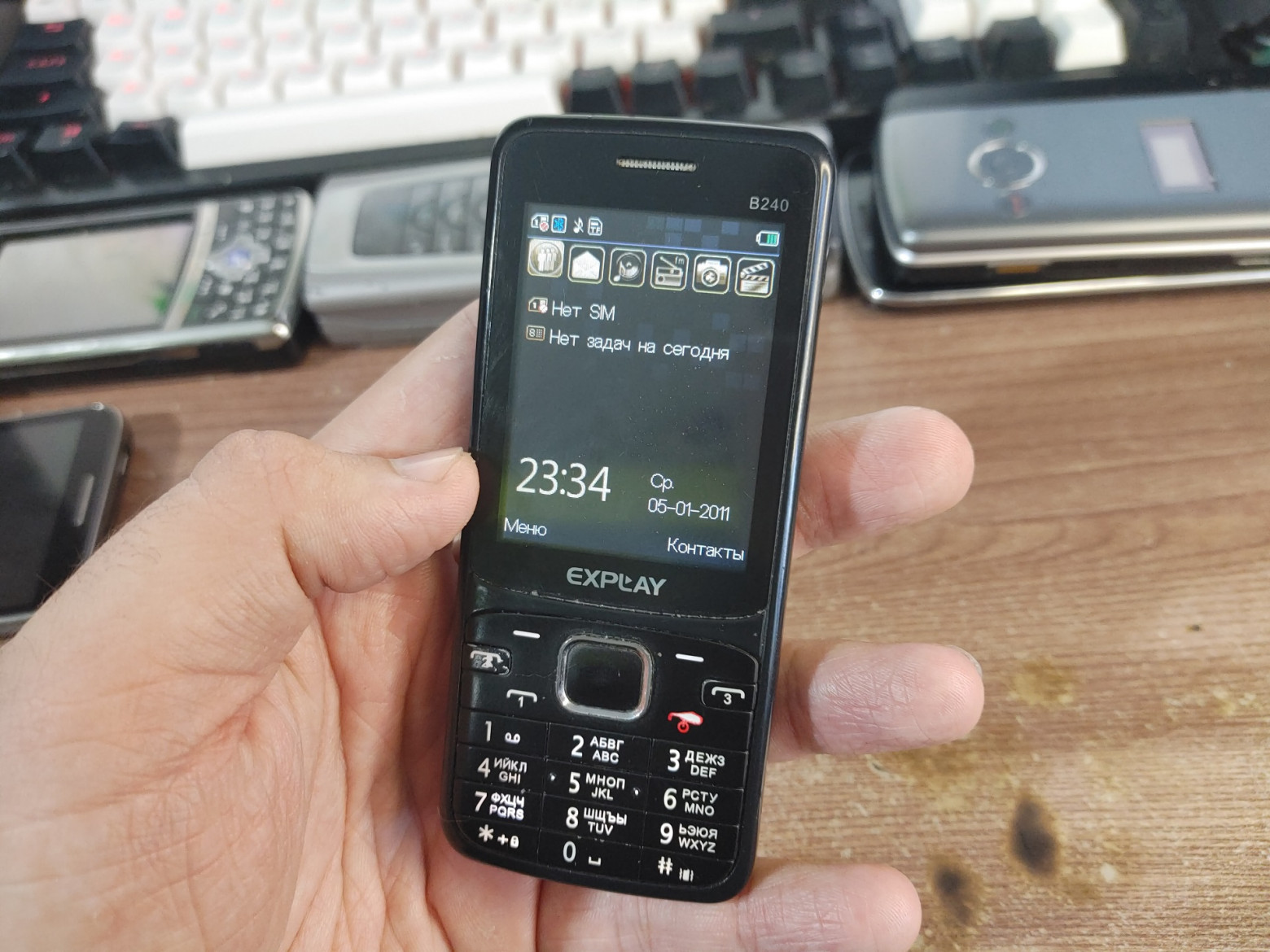 Рецепт фасолей: как я отреверсил бюджетный кнопочный телефон, хакнул его и научил запускать нативные программы на C - 5