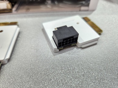 У этой видеокарты два совершенно разных разъёма питания, и оба можно отсоединить. Colorful показала необычный прототип - 2 У этой видеокарты два совершенно разных разъёма питания, и оба можно отсоединить. Colorful показала необычный прототип