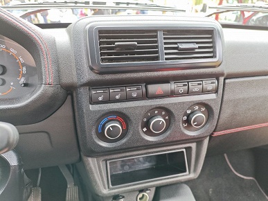 Это Lada Niva Sport в совершенно новом цвете: машину показали на фото