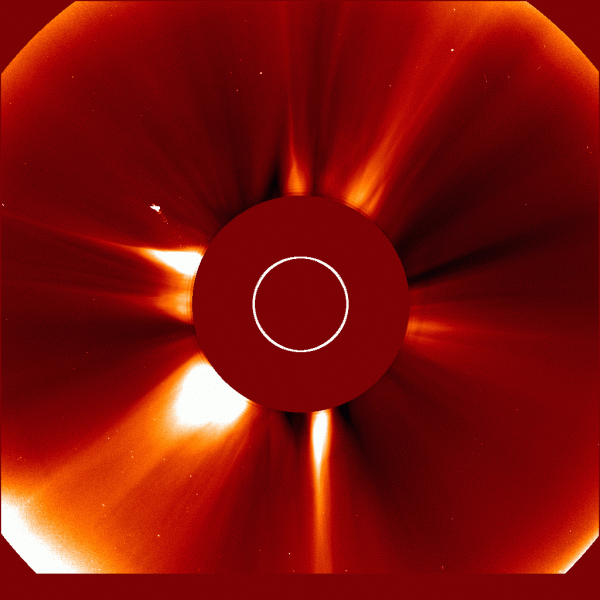 На Солнце заметили &laquo;птицу&raquo; &mdash; она в 10 раз больше Земли, а размер &laquo;крыла&raquo; составляет 150 тысяч километров