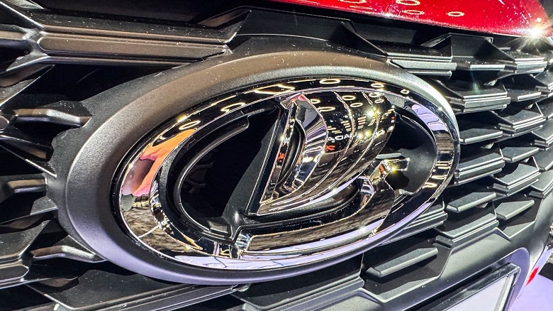 Начались отгрузки новой версии Lada Vesta. На подходе машины с системой бесключевого доступа