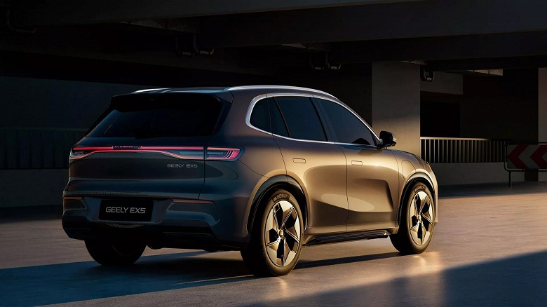 Новейший кроссовер Geely с 218-сильным мотором и топовым оснащением &mdash; всего 1,95 млн рублей. В Белоруссии стартовали продажи Geely EX5, он в два раза дешевле, чем в России