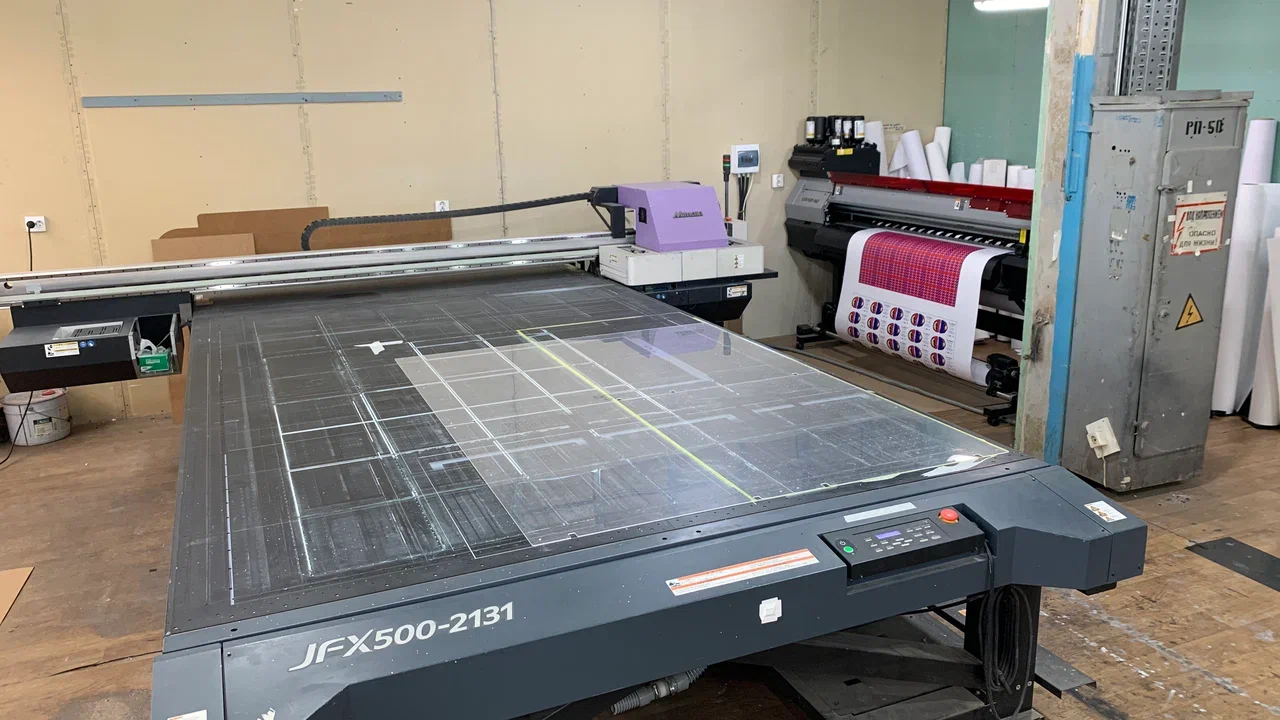 Один из печатных станков. На нем мы наносим финальное визуальное оформление