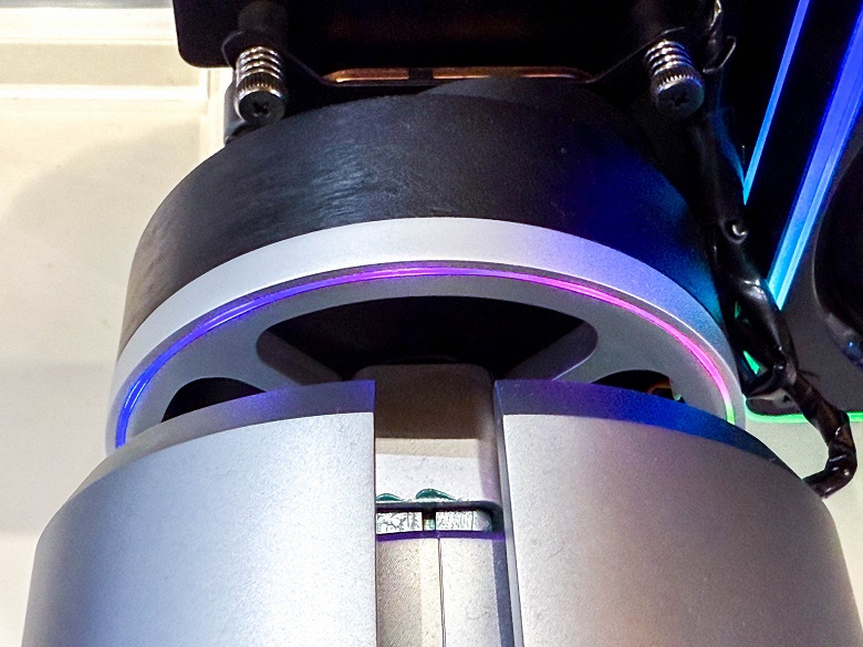 Ocypus показала прототип СЖО Sigma Ultra с вентилятором, экраном и раскрывающимся &laquo;соплом&raquo; на помпе