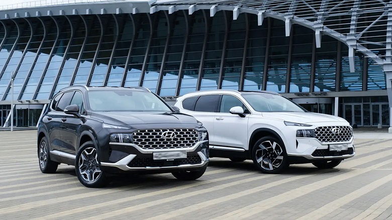 Новые полноприводные Hyundai Santa Fe 2023 доступны у дилеров с большими скидками — до 1 млн рублей - 1 Новые полноприводные Hyundai Santa Fe 2023 доступны у дилеров с большими скидками — до 1 млн рублей