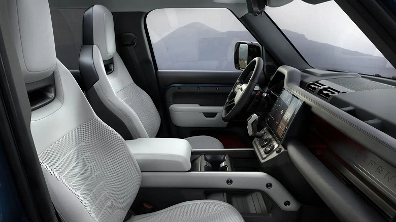 Представлен Land Rover Defender 2026: много физических кнопок и ручек, 5,0-литровый V8 на 635 л.с. и впервые &mdash; адаптивный круиз-контроль на бездорожье