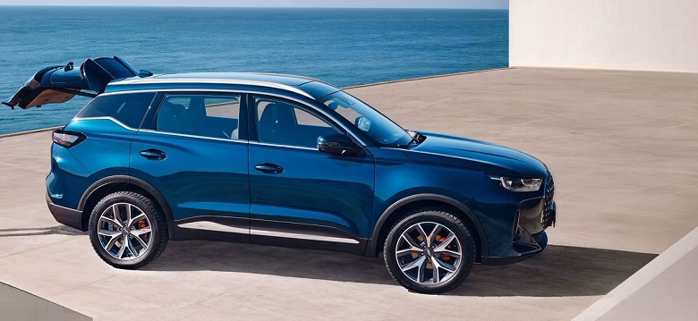 Странная ситуация: машинами уже торгуют, хотя старт продаж собранных в России полноприводных Chery Tiggo 7L ожидается только осенью 2025 - 1 Странная ситуация: машинами уже торгуют, хотя старт продаж собранных в России полноприводных Chery Tiggo 7L ожидается только осенью 2025