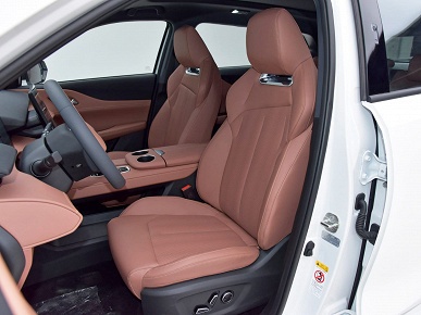 Новейший экономичный кроссовер Changan размером с Geely Atlas и запасом хода 1200 км &mdash; всего 12 тыс. долларов. Представлен Changan Uni-Z 2025