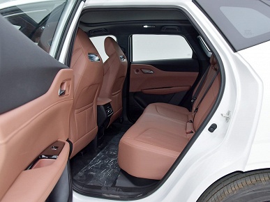 Новейший экономичный кроссовер Changan размером с Geely Atlas и запасом хода 1200 км &mdash; всего 12 тыс. долларов. Представлен Changan Uni-Z 2025