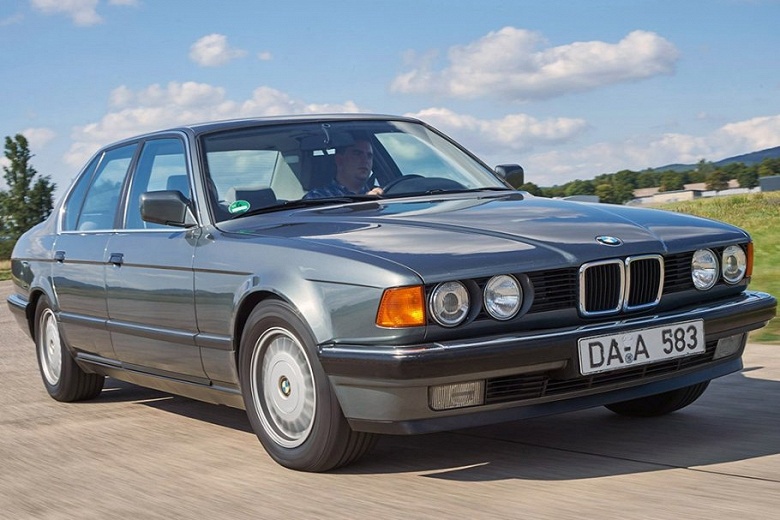 В России за 8,9 млн рублей продают «семерку» BMW с пробегом всего 12 тыс. км. Но есть нюанс — машине 34 года - 1 В России за 8,9 млн рублей продают «семерку» BMW с пробегом всего 12 тыс. км. Но есть нюанс — машине 34 года