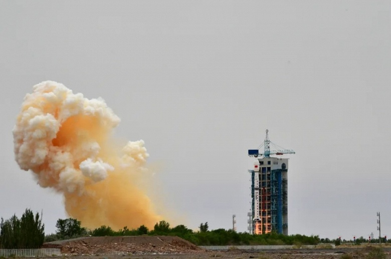 Китай провёл девятый космический запуск за месяц с секретным спутником Shijian-26