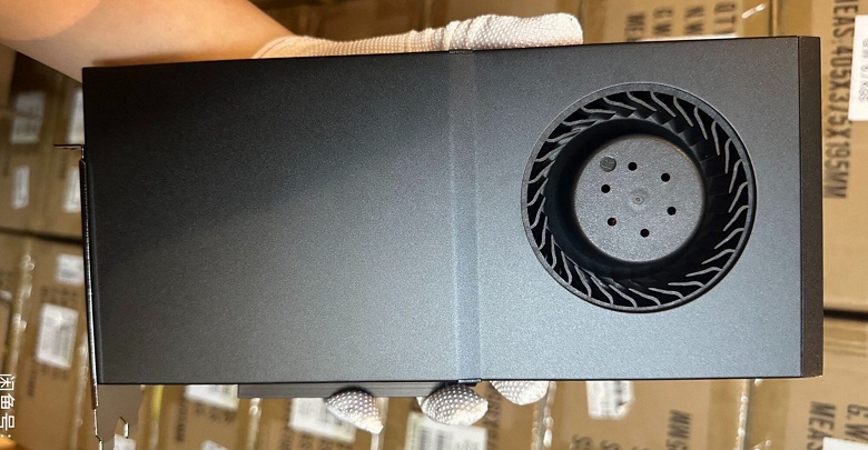 Несуществующая официально GeForce RTX 5090 появилась там, где ее не должно быть: в Китае продают топовую видеокарту Nvidia с примитивной СО с крохотным центробежным кулером - 1 Несуществующая официально GeForce RTX 5090 появилась там, где ее не должно быть: в Китае продают топовую видеокарту Nvidia с примитивной СО с крохотным центробежным кулером