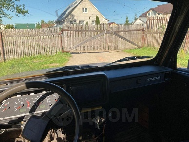 В 1994 году &laquo;Москвич&raquo; превратили в это, а сейчас продают всего за 200 тыс. рублей: в продаже возник редчайший каркасно-панельный внедорожник Автокам 2160 &laquo;Рейнджер&raquo;