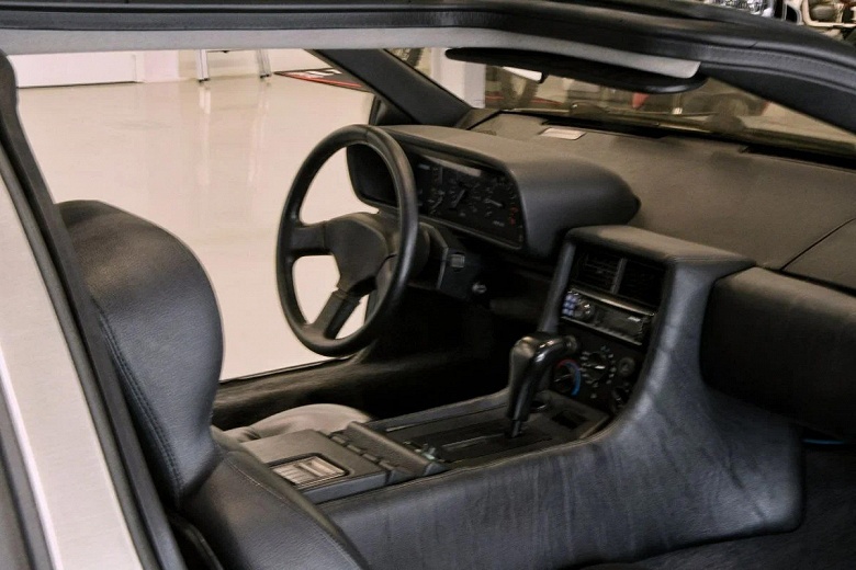 В России продают культовый DeLorean DMC-12 из фильма «Назад в будущее». За символ научной фантастики 80-х годов просят 13 миллионов рублей - 2 В России продают культовый DeLorean DMC-12 из фильма «Назад в будущее». За символ научной фантастики 80-х годов просят 13 миллионов рублей