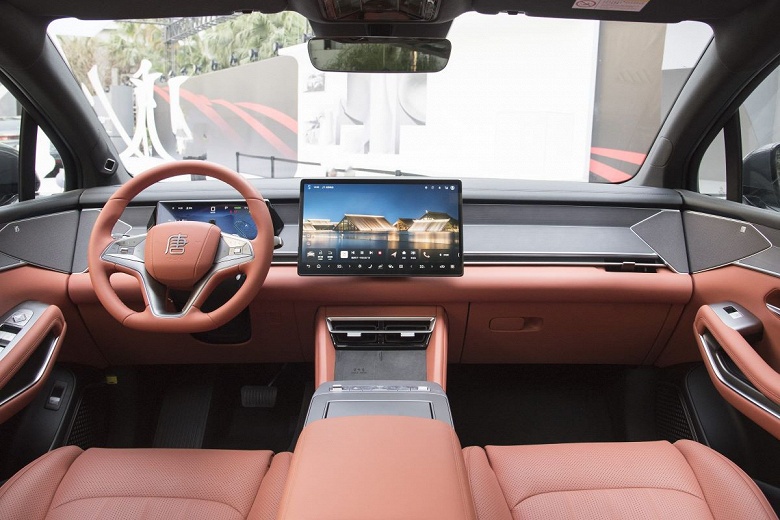 Альтернатива Toyota Highlander и Li Auto L6 &mdash; всего 4,5 млн рублей. В России появился 700-сильный гибрид BYD Tang L &mdash; &laquo;самый крутой китайский кроссовер&raquo; по версии китайских СМИ