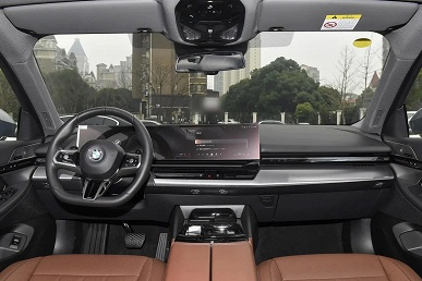 В России начали принимать заказы на совершенно новые BMW 5 серии 525Li и 530Li — такие «пятерки» длиннее «семерки» в кузове G11