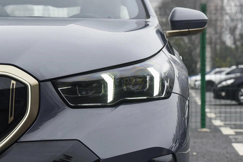 В России начали принимать заказы на совершенно новые BMW 5 серии 525Li и 530Li — такие «пятерки» длиннее «семерки» в кузове G11