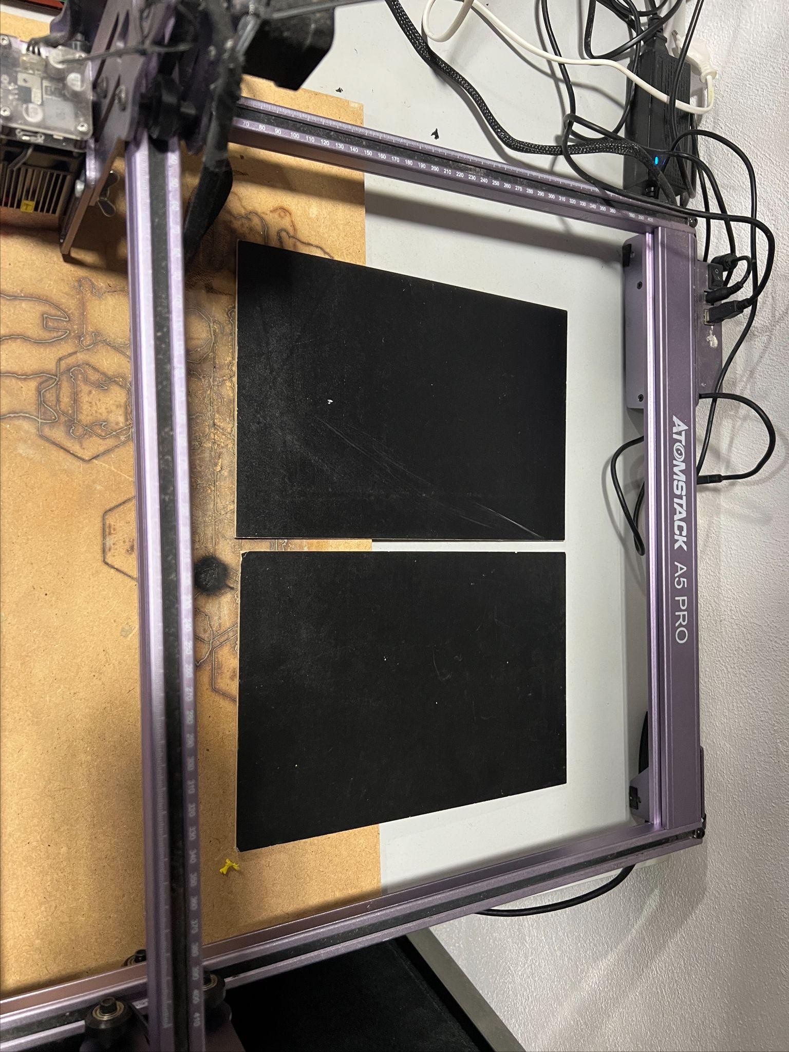 Вот такие листы фанеры я покупаю для резки небольших деталей