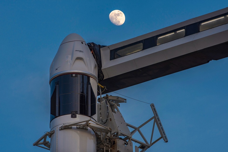 Абсолютно новый корабль Dragon, который доставит людей на МКС, показали перед запуском - 3 Абсолютно новый корабль Dragon, который доставит людей на МКС, показали перед запуском