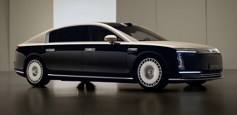 Заменитель роскошного Mercedes-Maybach S-Class от Huawei и JAC пользуется большим спросом в Китае: 3600 заказов за 7 дней