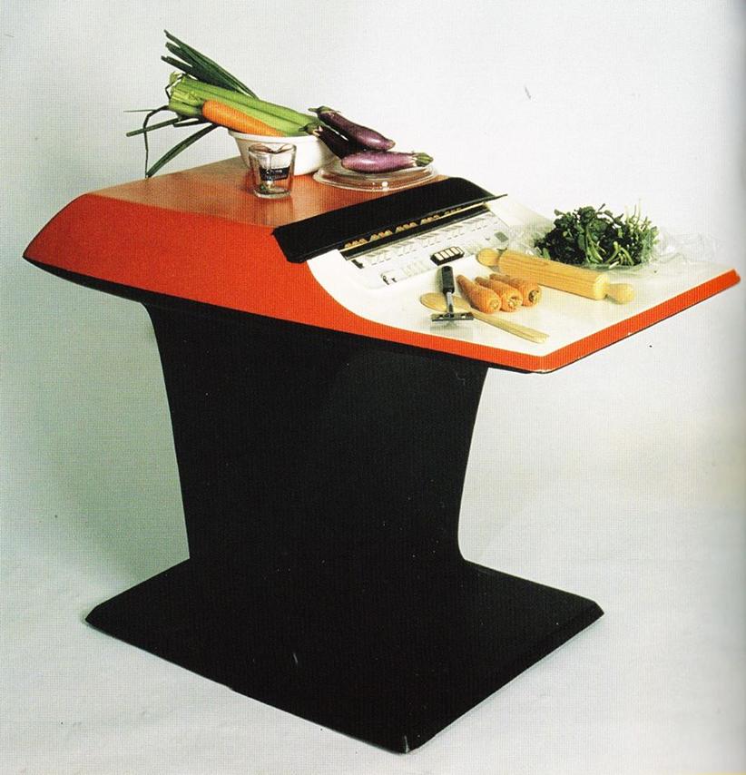 Встроенная разделочная доска — скорее, миф, чем реальность. Раскатывать тесто на таком дорогом устройстве вряд ли бы кто-то решился. Источник: The Register