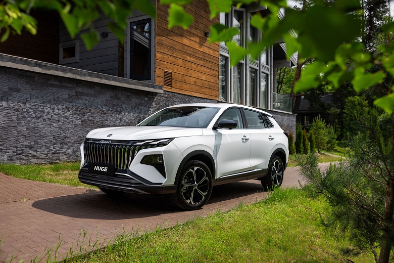 Объявлены цены на кроссоверы Dongfeng Mage и Dongfeng Huge в России