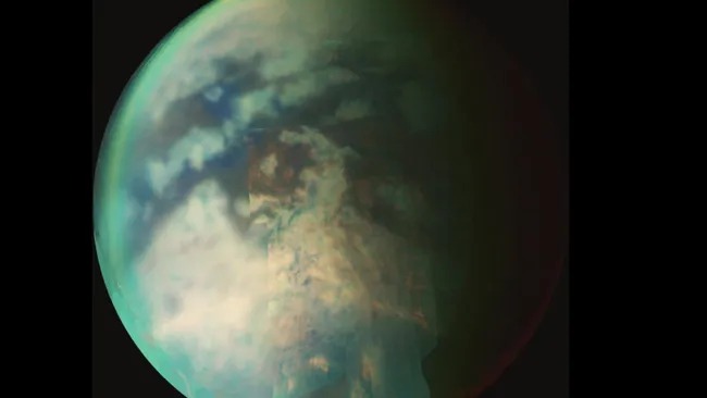 Космический волчок: атмосфера Титана необъяснимо меняет наклон, игнорируя гравитацию Сатурна и Солнце