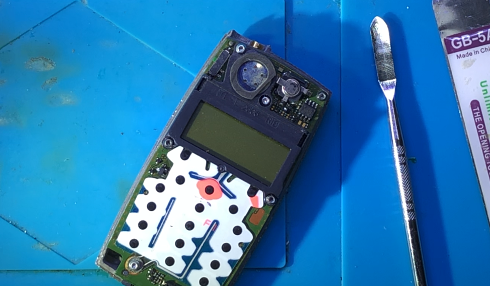 Ericsson T28s: раскладушка из 90-х. Вспоминаем эту модель и смотрим, что внутри - 5