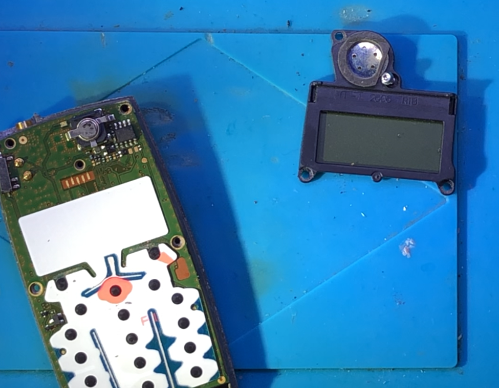 Ericsson T28s: раскладушка из 90-х. Вспоминаем эту модель и смотрим, что внутри - 6