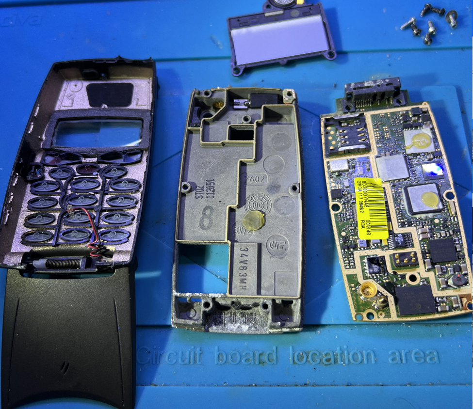 Ericsson T28s: раскладушка из 90-х. Вспоминаем эту модель и смотрим, что внутри - 7