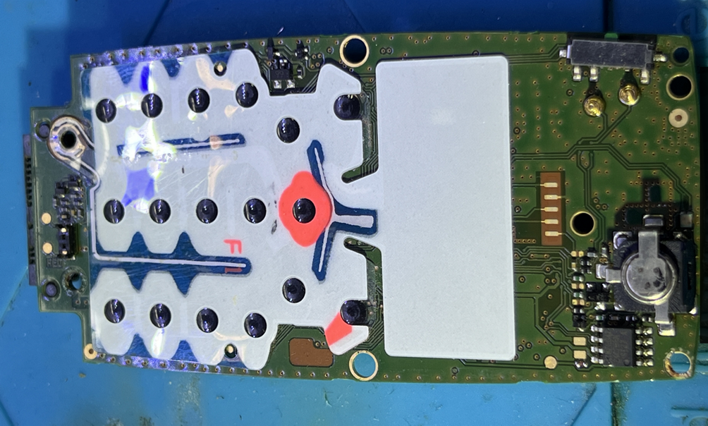 Ericsson T28s: раскладушка из 90-х. Вспоминаем эту модель и смотрим, что внутри - 9