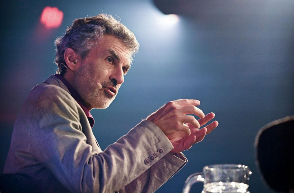 Йошуа Бенжио на одном из выступлений, посвященных ИИ. Источник