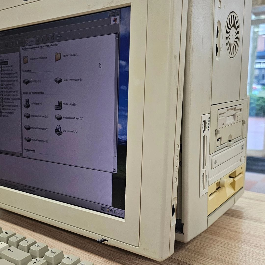 Клавиатура с защитой от вампиров и другая ретро техника времен, когда не боялись экспериментировать с дизайном - 8