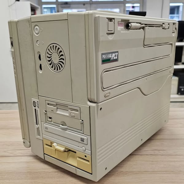 Клавиатура с защитой от вампиров и другая ретро техника времен, когда не боялись экспериментировать с дизайном - 9