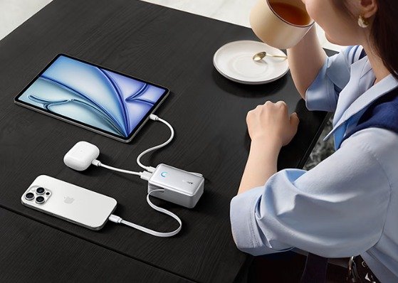 Первый — с новой системой втягивающегося кабеля и экраном: представлен внешний аккумулятор Anker - 1 Первый — с новой системой втягивающегося кабеля и экраном: представлен внешний аккумулятор Anker