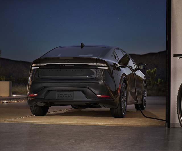 Toyota представила новый Prius Plug-in Hybrid 2026 года: 220 лошадиных сил и солнечная крыша