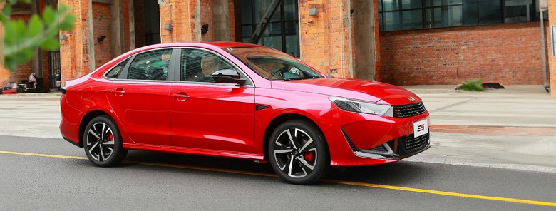 Дилерская сеть сократилась в разы: в Санкт-Петербурге осталось всего два салона Kaiyi, которые собирают в России