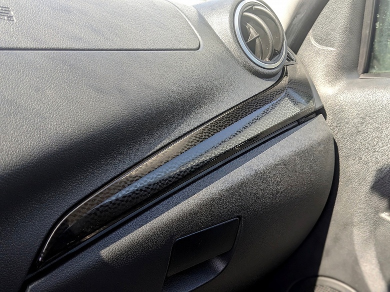 К дилерам поступили Lada Granta Active Cross с клиренсом почти 200 мм. Новинку показали со всех сторон