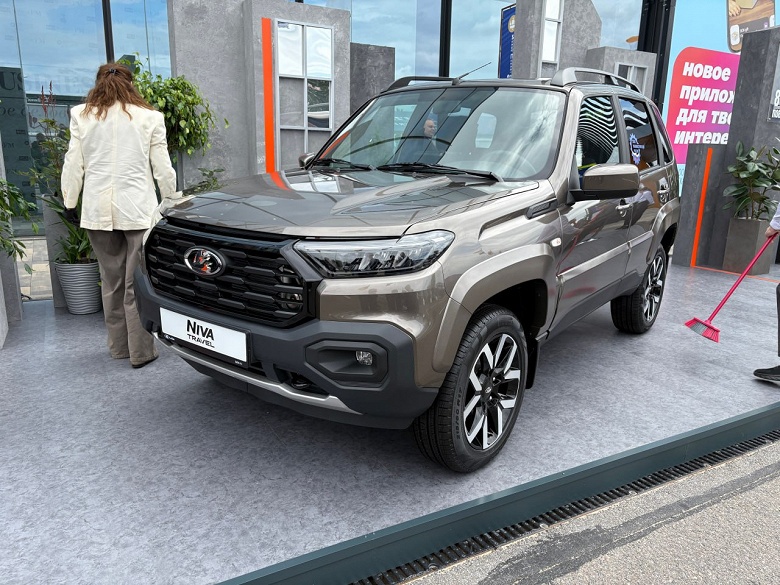 АвтоВАЗ представил новую Lada Niva &mdash; со светодиодными фарами и с новым мотором 1,8