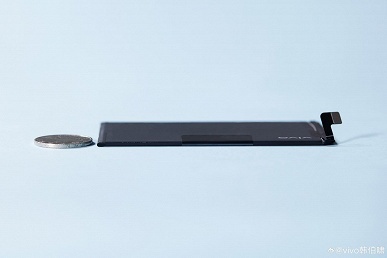 Мало того, что 6000 мАч, так ещё и первый в отрасли аккумулятор с кремниевым анодом четвертого поколения. Такой будет у складного Vivo X Fold5