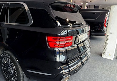 Представлен российский люксовый броневик Aurus Komendant. С 2026 года такую машину сможет купить любой желающий