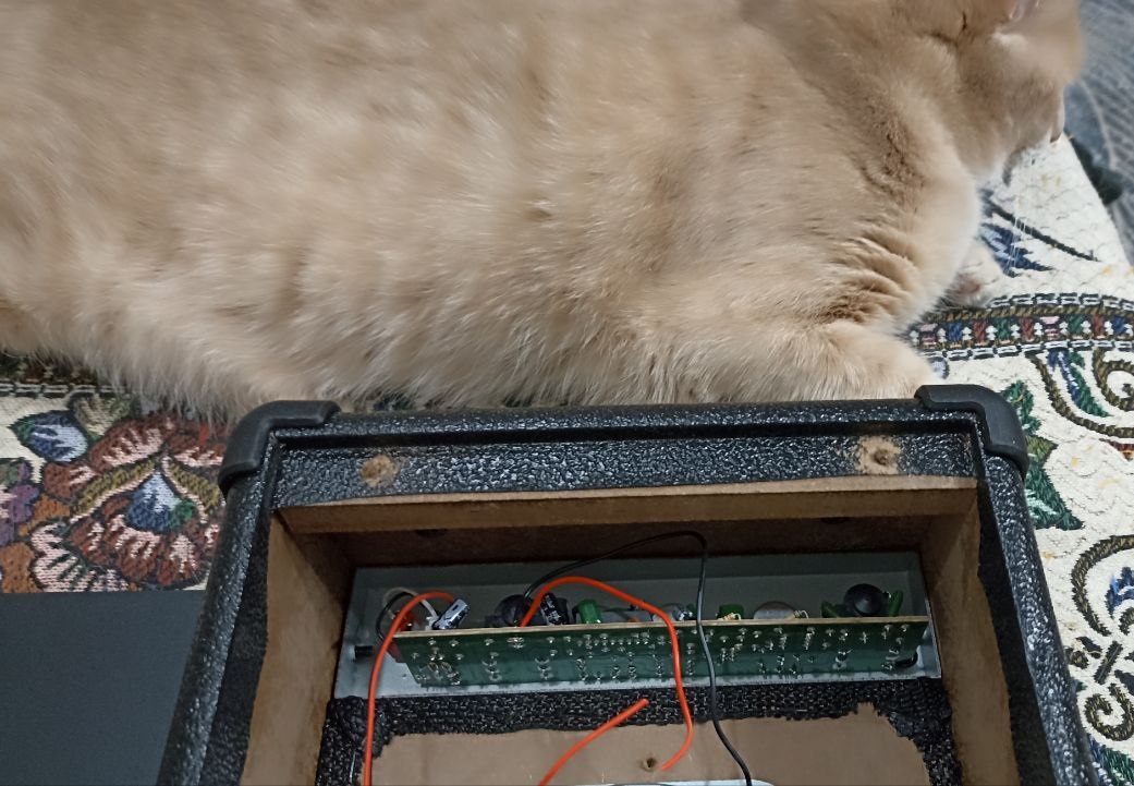 Улучшаем ультрадешёвый гитарный комбоусилитель Belcat G5 - 16