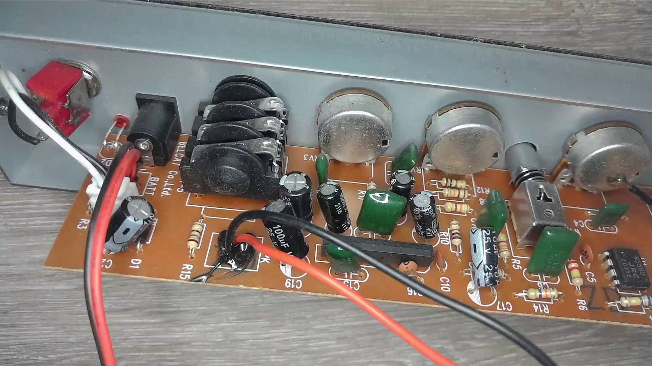 Улучшаем ультрадешёвый гитарный комбоусилитель Belcat G5 - 21