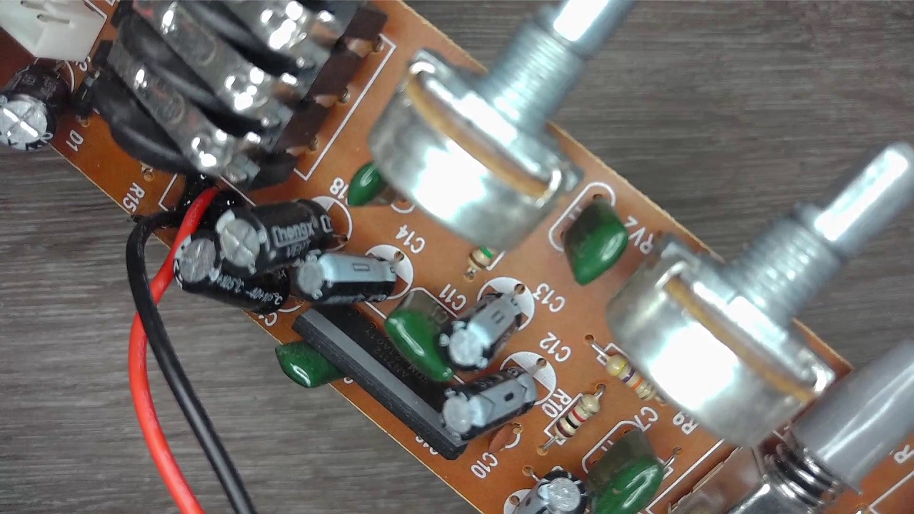 Улучшаем ультрадешёвый гитарный комбоусилитель Belcat G5 - 22